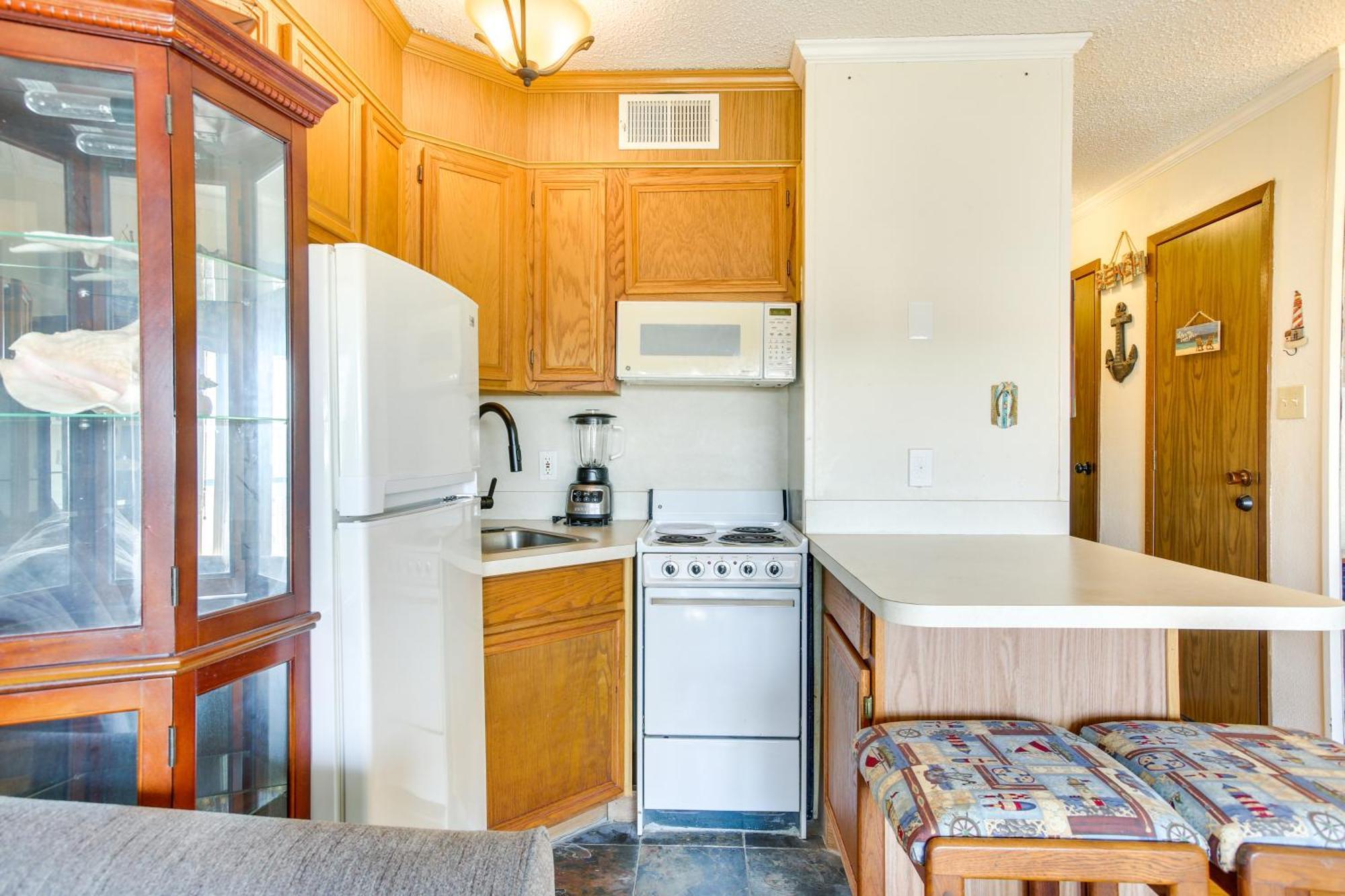 Galveston Retreat With Balcony And Gulf Views! Apartment ภายนอก รูปภาพ