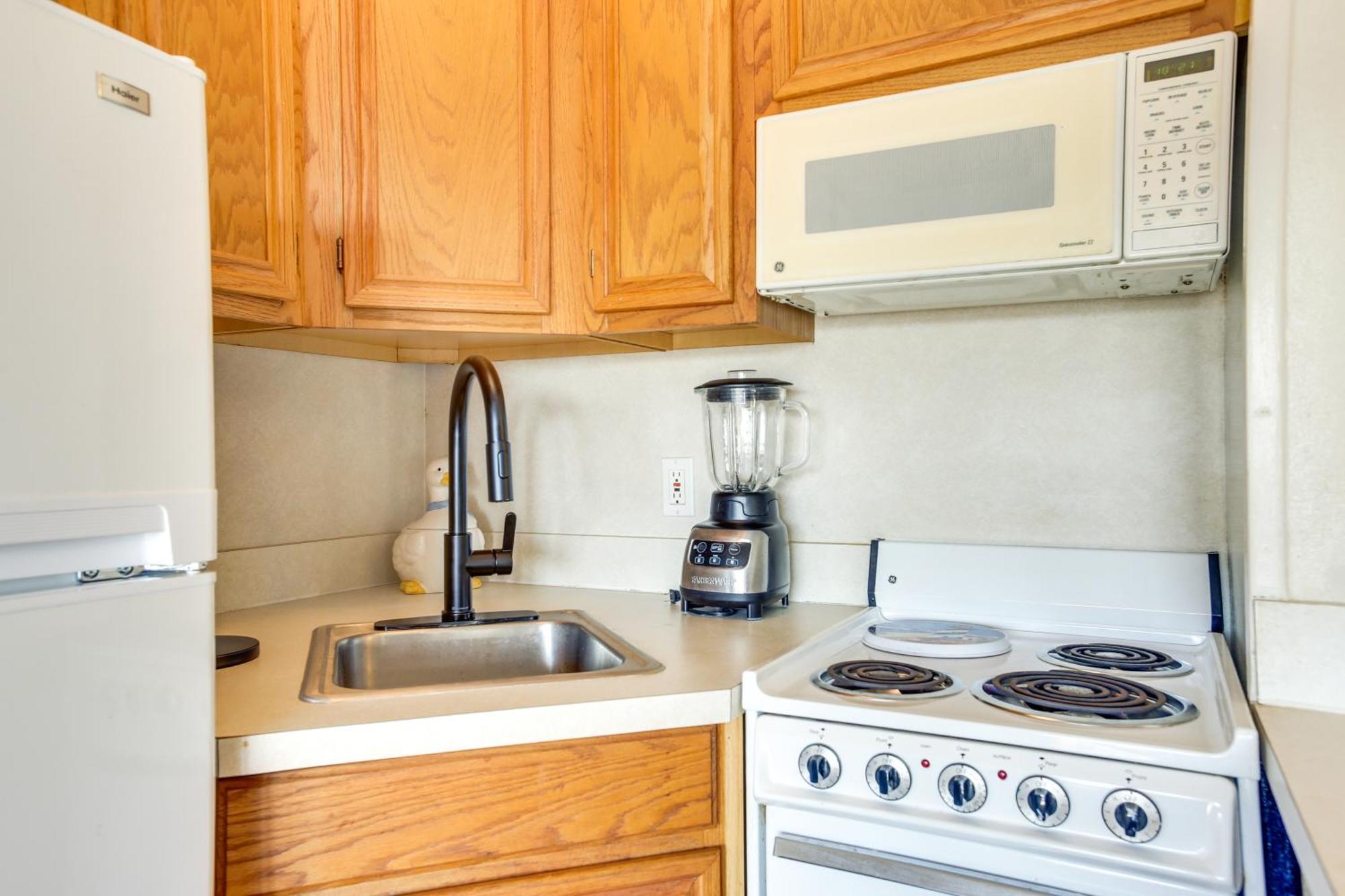 Galveston Retreat With Balcony And Gulf Views! Apartment ภายนอก รูปภาพ