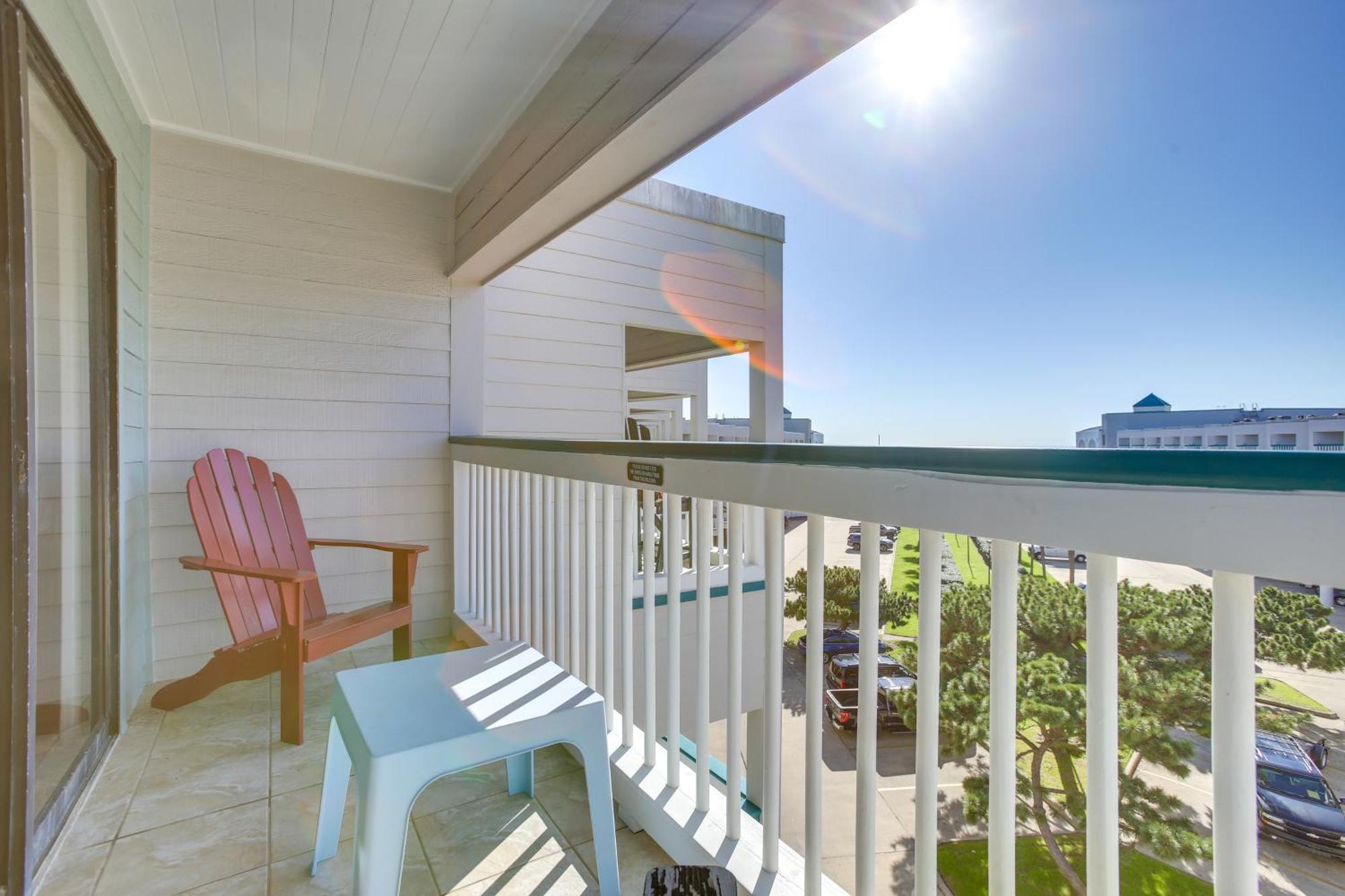 Galveston Retreat With Balcony And Gulf Views! Apartment ภายนอก รูปภาพ